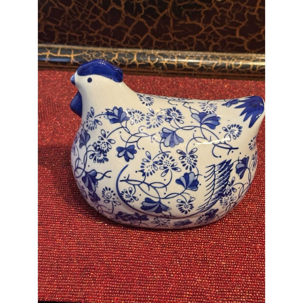 Blue & White Chinoiserie Ceramic Hen Chicken Figurine Floral Farmhouse Decor 7" - Picture 3 of 9